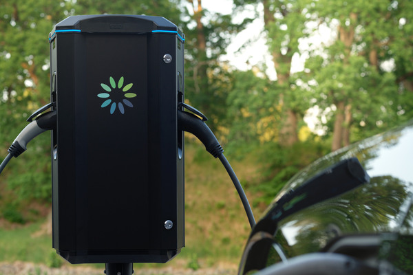 Twin. Den smarta laddboxen för två bilar