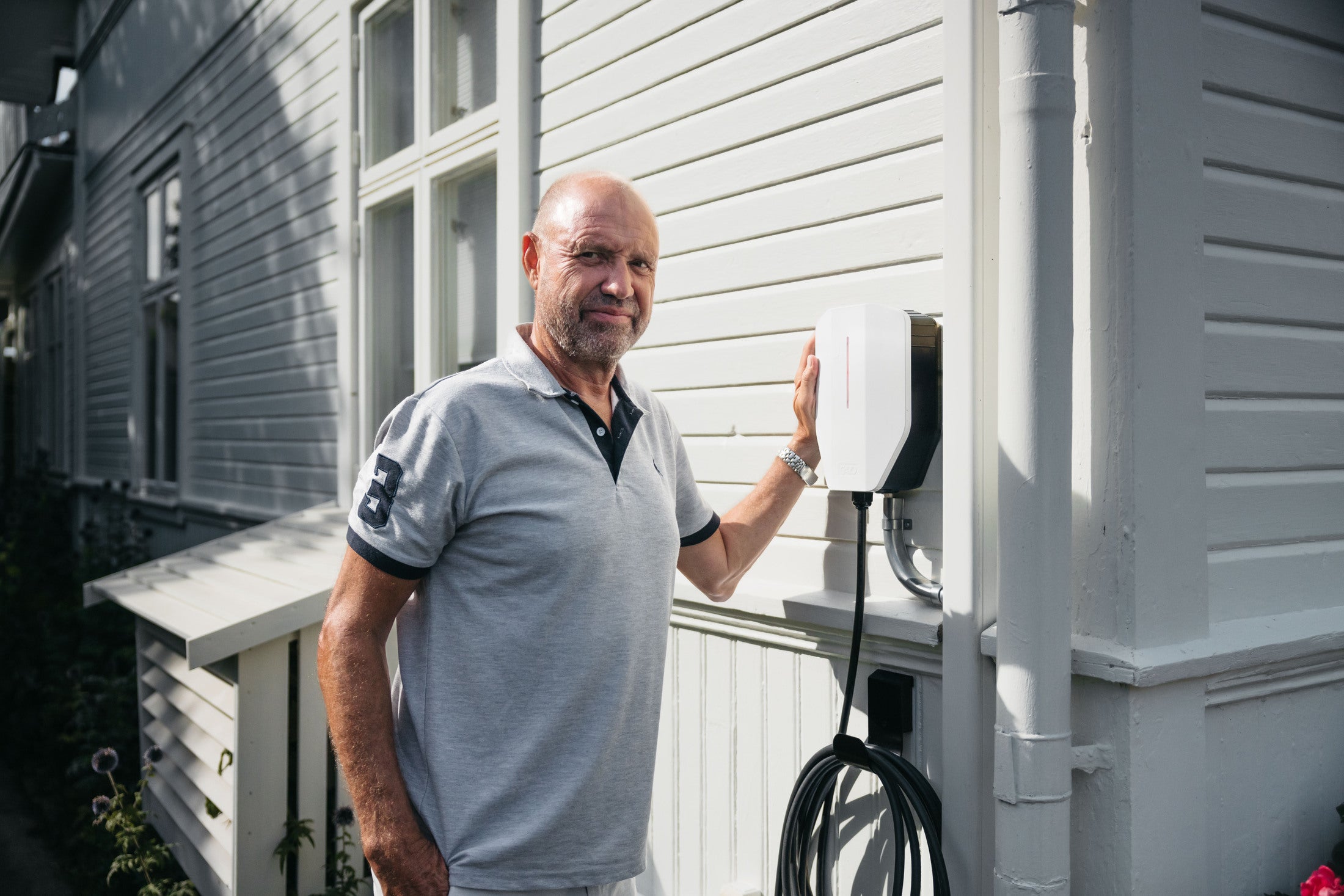 Trygg laddning med småländsk kvalitet hos Andreas Ravelli på Öland 