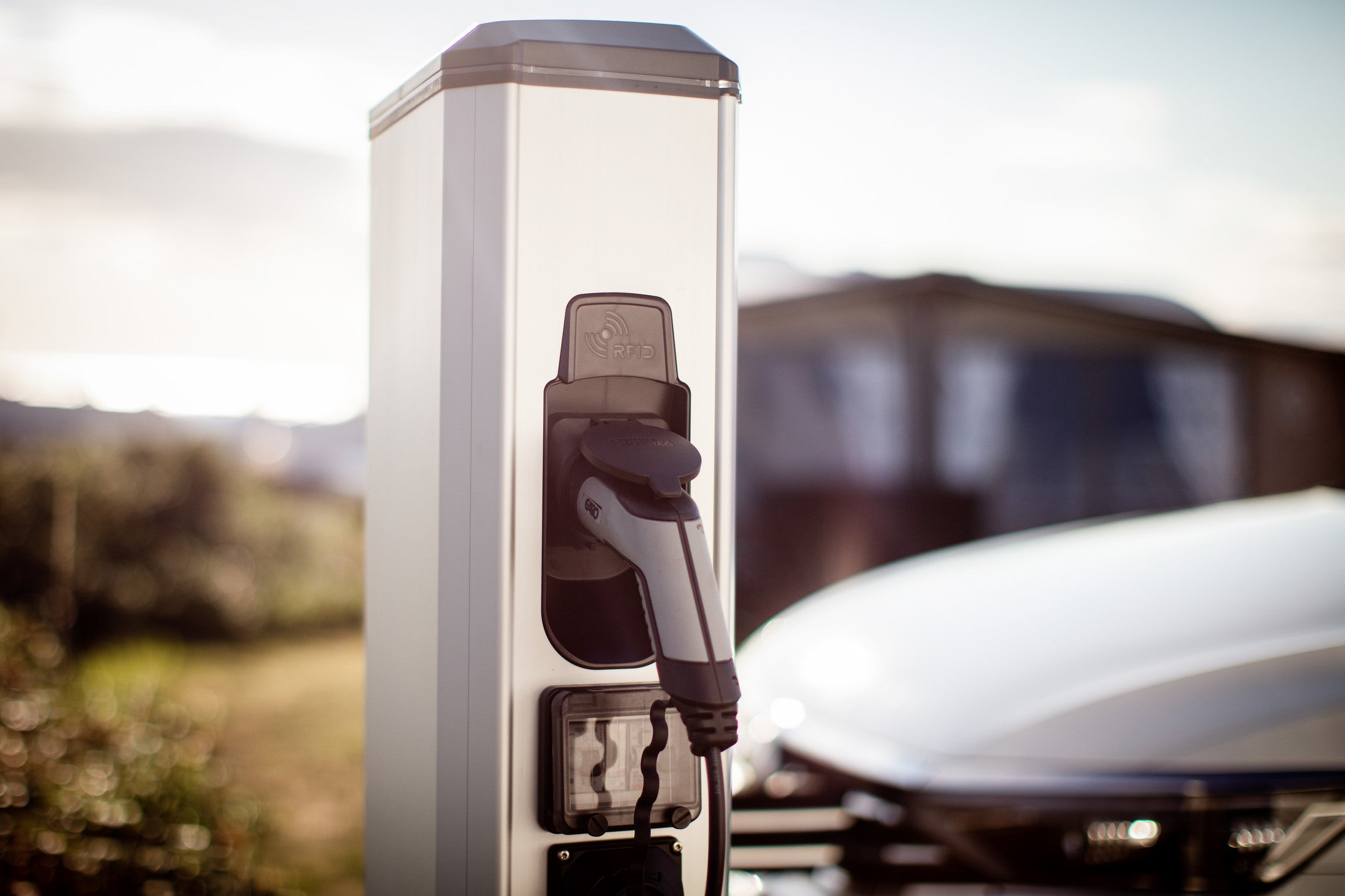  Safe electric vehicle charging