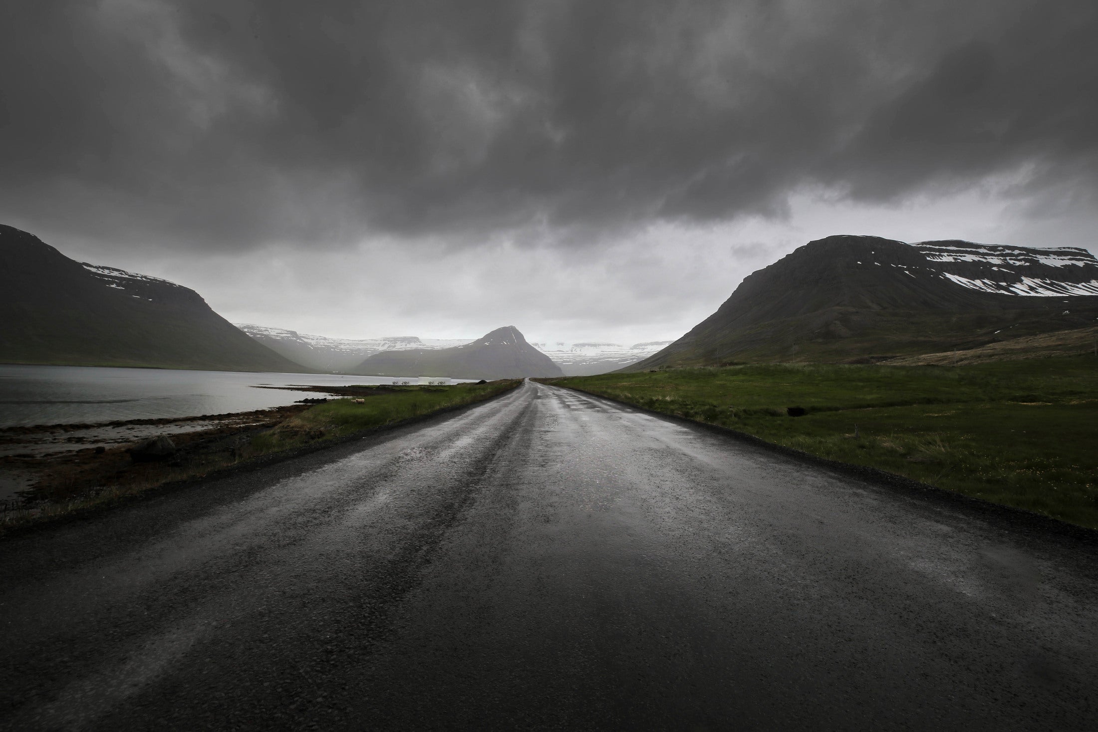 ICELAND IS PERFECT FOR ELECTRIC CARS: COLD CLIMATE, CHEAP ELECTRICITY AND SHORT DISTANCES.