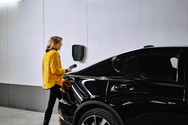 Laddbox för publik elbilsladdning